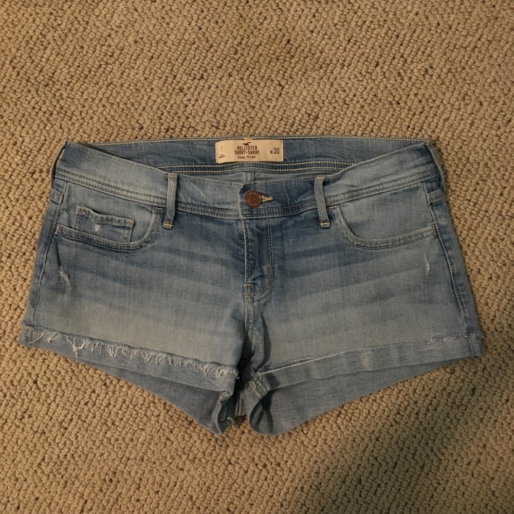 GREAT CONDITION Hollister Low rose shorts